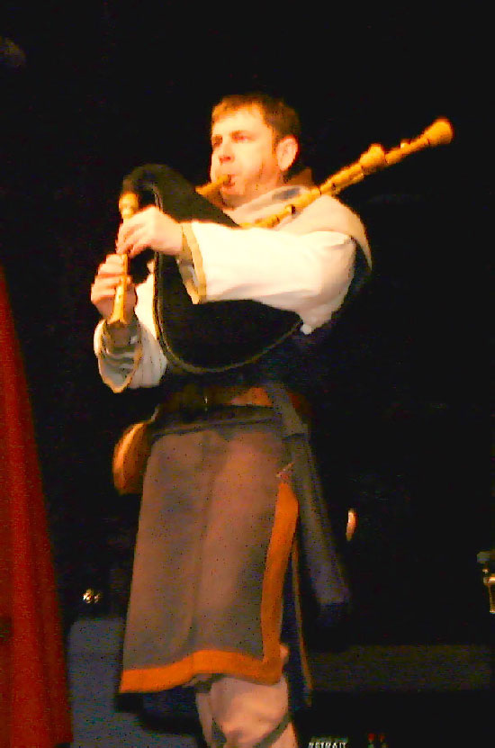 Korn Boud avec sa veuze pendant le "bal médiéval"