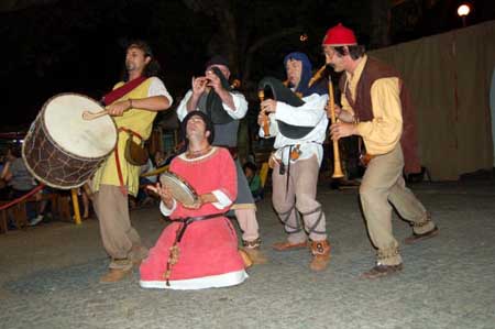 Waraok en spectacle dans les rues de Santa Maria da feira - Portugal