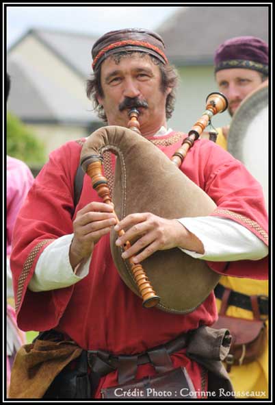 Jean Denis Toumit Sonneur du groupe de musique médiévale Waraok